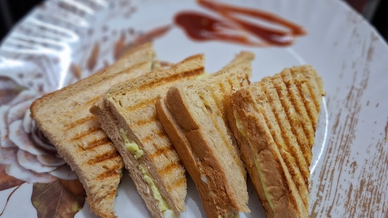 অনেকদিন পর সকালে ঘরে বানালাম এগ স্যান্ডউইচ 🥪আর দুপুরে অফিসে জমে গেল মাটন পার্টি 🍖