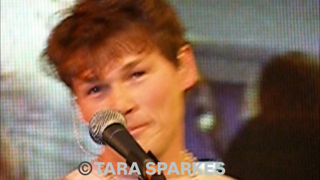 A-HA MORTEN HARKET HMV OXFORD STREET LONDON CONCERT SNIPPET SAYING GOODBYE JANUARY 30TH 2006