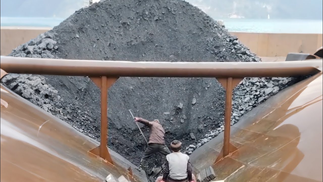 Barge unloading 4800 tons of ore - Work vlog on the barge