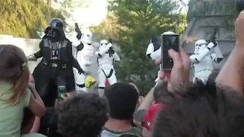 Darth Vader and storm troopers dancing thriller - Starwars Weekends 2010