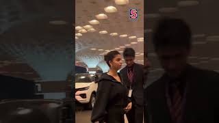 Suhana Khan Jet-Sets-Go In Style In A Stunning All-Black Fit N18S News18