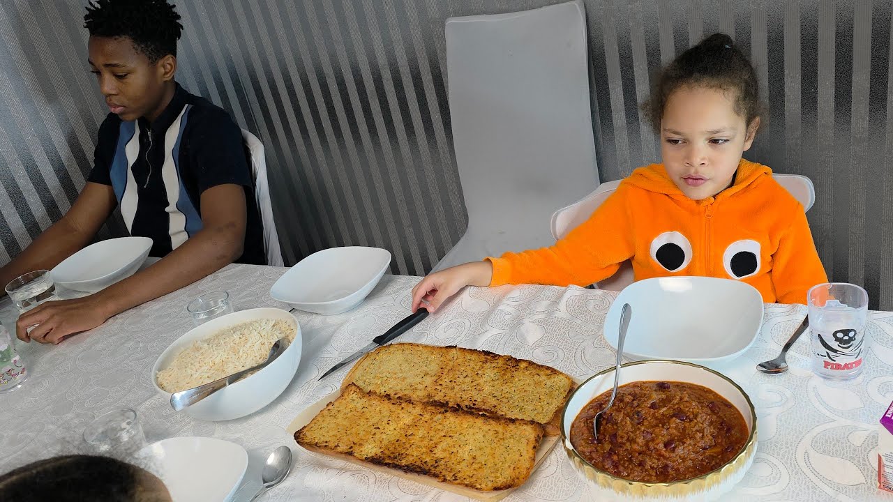 Family Of 7 Having Delightful Lunch | Chili Con Carne | The Hundts Family