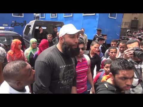 مؤسس صامدون الأمن أجبر عبدالرحمن عز على المبيت في الحمام