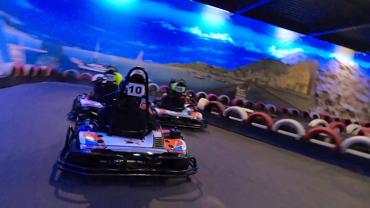Karten op de indoor Kartbaan Kartracing & Bowling, Kardinge Groningen 14 december 2019