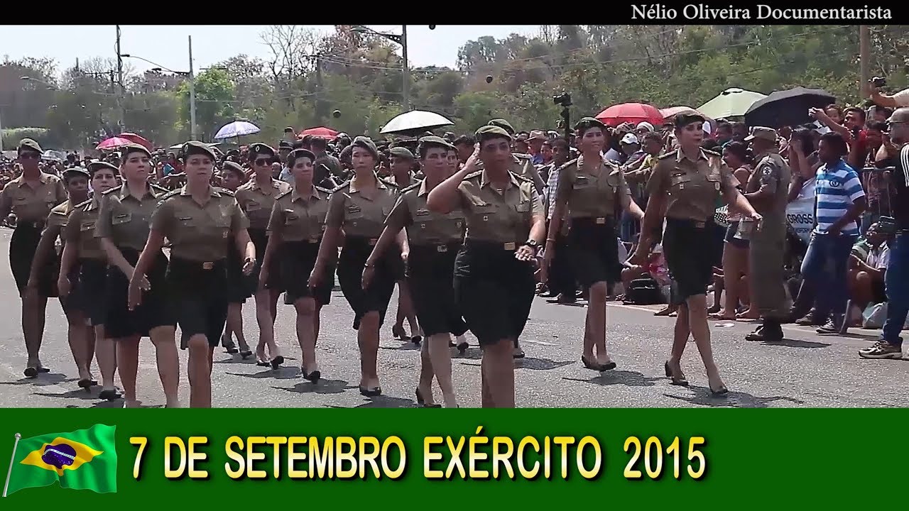 Mulheres-soldados Do Exército Brasileiro Desfilando No Dia Da