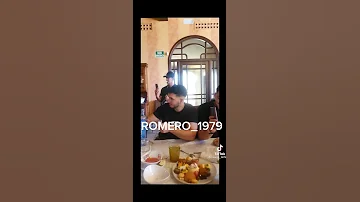 Mayel Jiménez Cantando El Regalo En Restaurante 