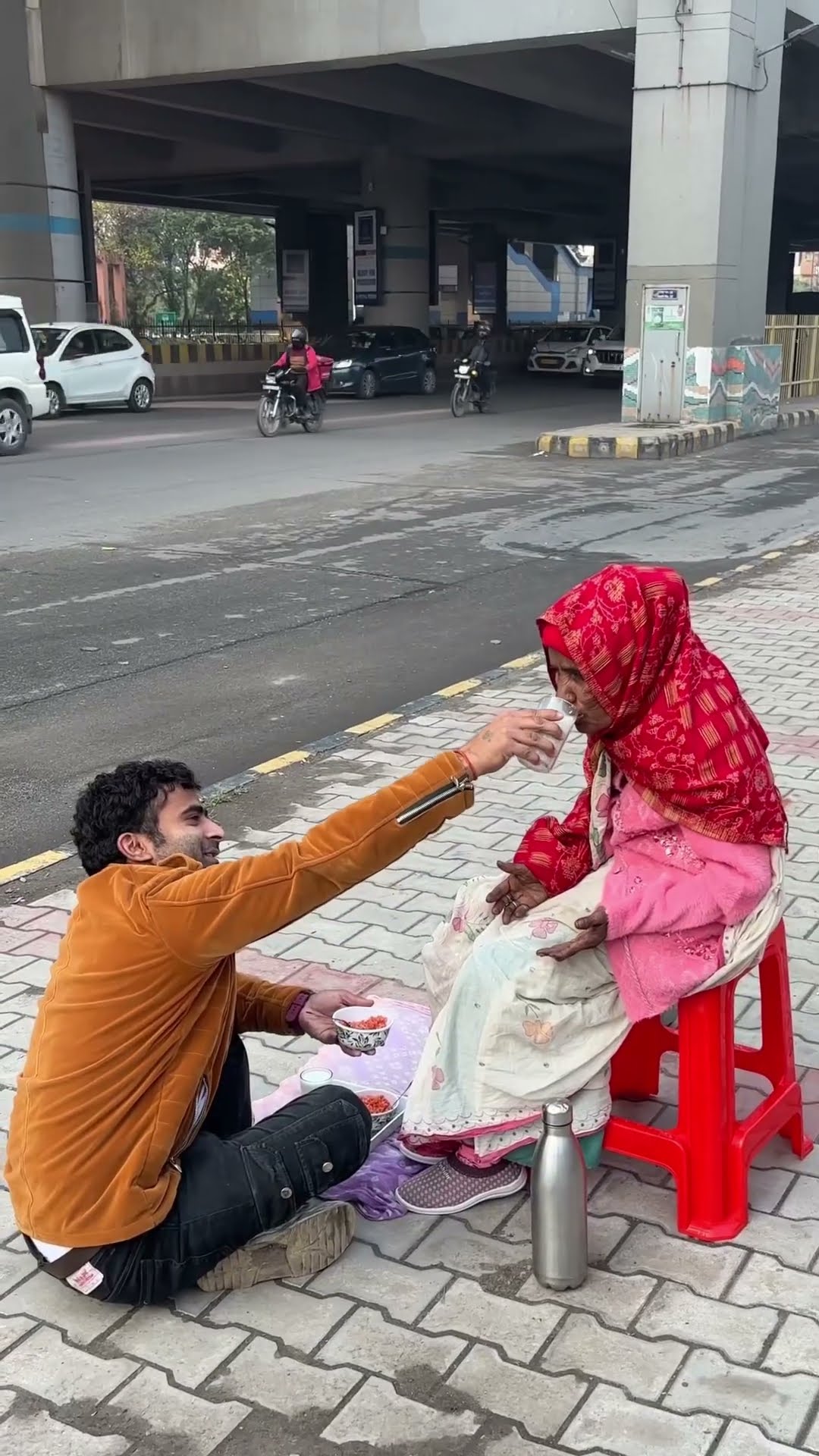 माँ बहुत दुखी थी ??#humanity #respect #helping #trending #viralvideo