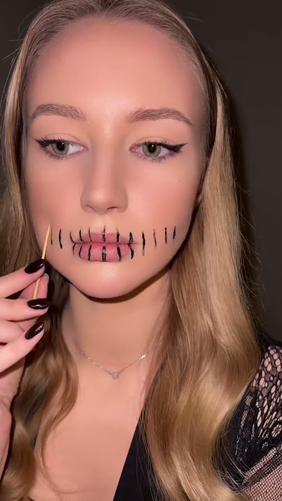 easy halloween makeup 🖤✨🕷️   #halloweenmakeuplook #halloween #makeuphacks #makeuptutorial #makeup