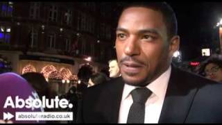 Laz Alonso at Avatar world premiere