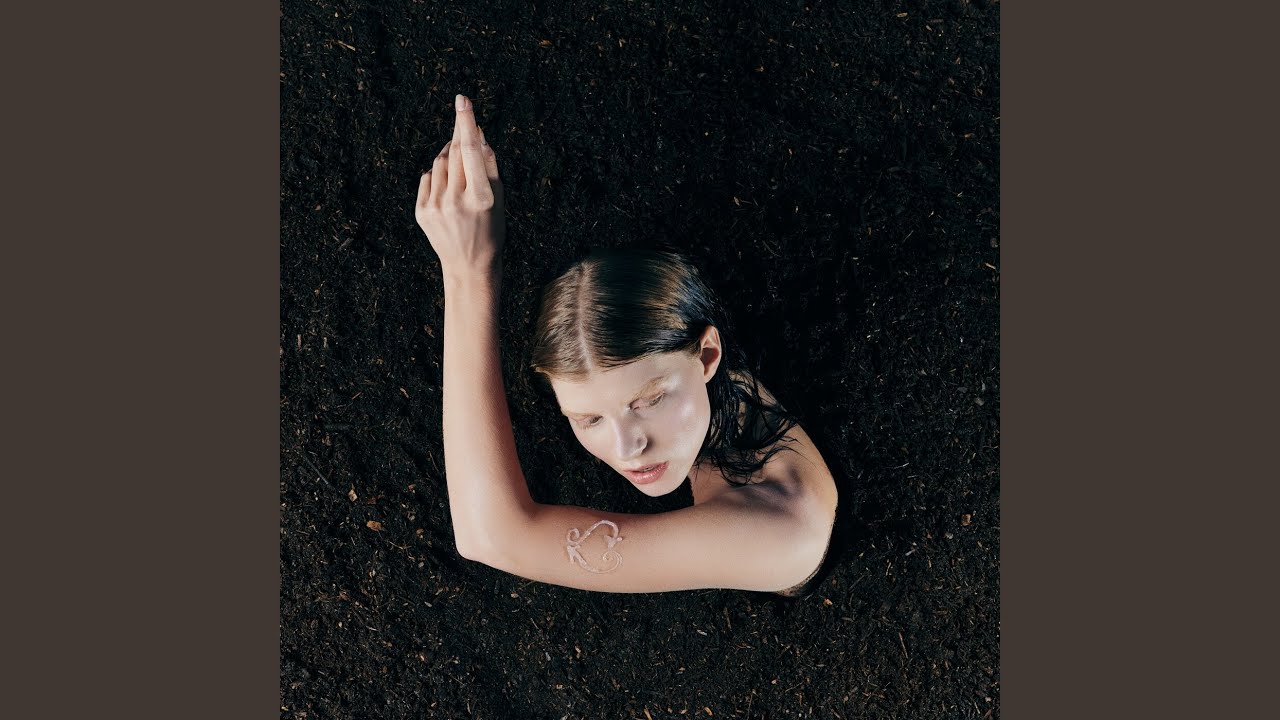 在 YouTube 上觀看「Butterfly Escort」 在 YouTube 上觀看「Butterfly Escort」