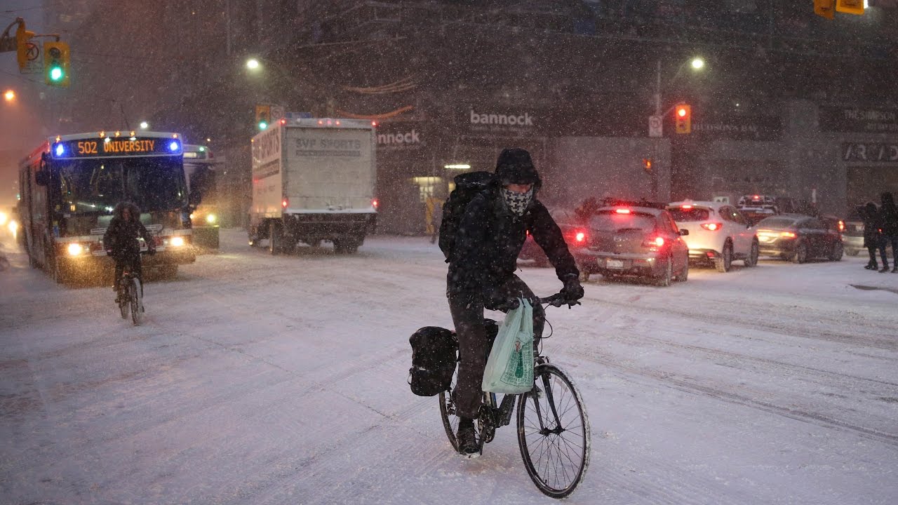 Pre-Winter blast hits Canada