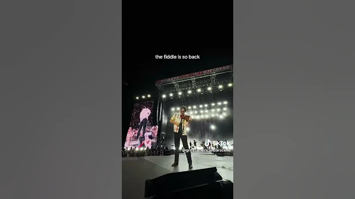 The fiidle is back! 🤠🎶🎵😎 #concert #foryou #fyp #zachbryan #funny #concert #livemusic #trendingshorts