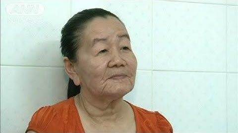 原因不明の「老人顔」に　ベトナム女性整形手術へ（11/12/17）