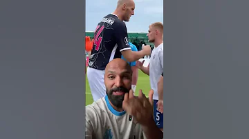 مترين و٢٦ سم أطول لاعب كرة قدم في العالم 