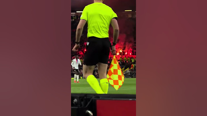 Lyon Fans let off flares at Old Trafford 🔥🤯#europaleague #uel #manchesterunited #lyon