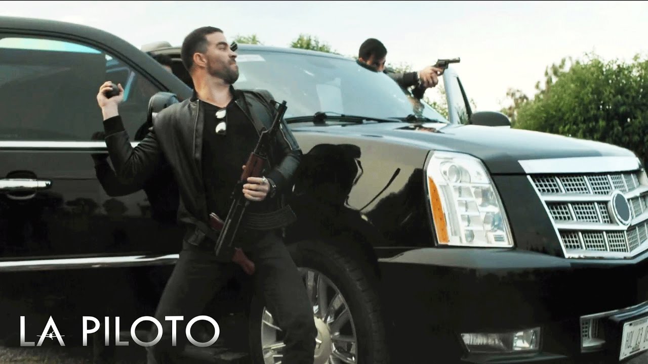 La Piloto | Óscar tiene un enfrentamiento mortal con Dave y Mónica