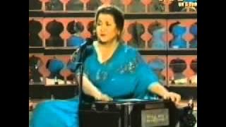 Awargi Mein Hadh Se Guzar Jana  Munni Begum  Live Ghazal