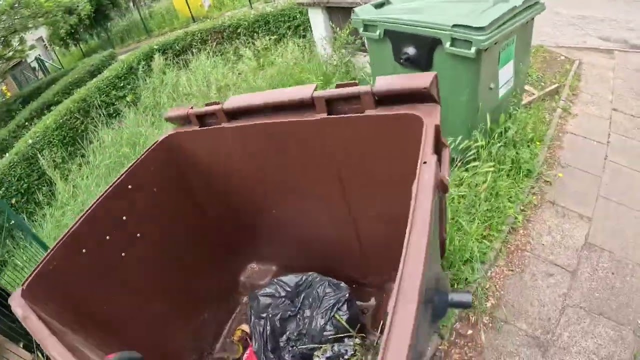 Mycie pojemników podczas odbiór BIO 👌
