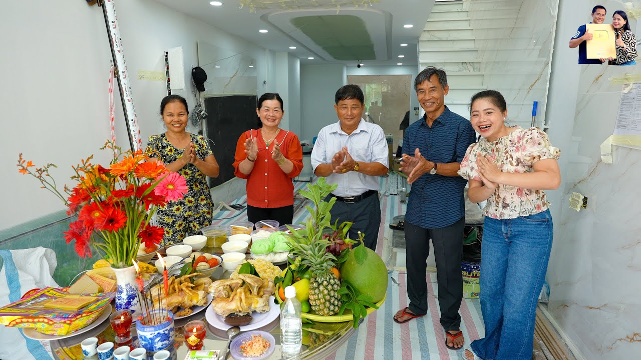 Lắp Cửa Chính Nhà Phạm Dũng Phan Diễm ăn mừng Cua Biển Tôm Tích và Lẩu Bò cùng gia đình Cha Mẹ Vợ