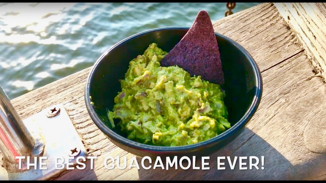 THE SIMPLEST GUACAMOLE RECIPE – AMAZING!