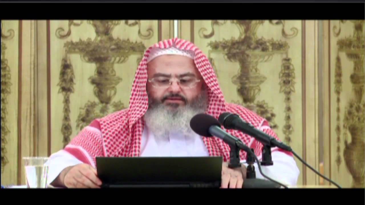 هل للمسلم أن يتبع جنازة كافر؟