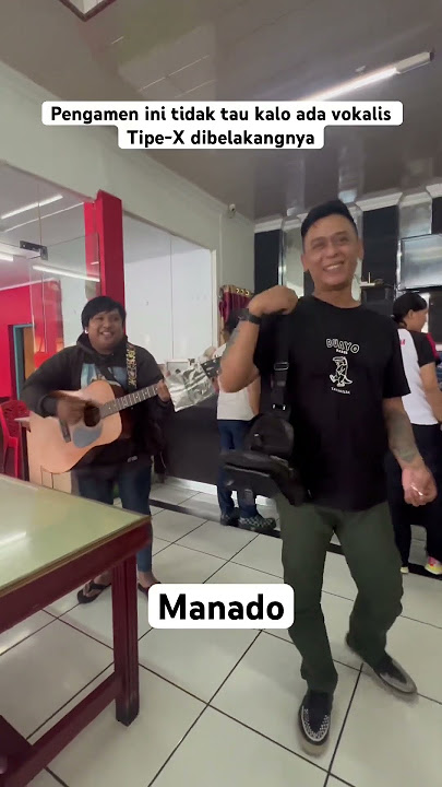 Pengamen ini bawakan lagu Mawar Hitam - Tipe-X didepan Personilnya
