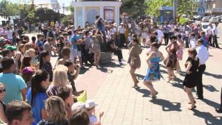 Флэшмоб "Танцы военных лет" Trinity dance studio (09.05.13) Флэшмоб "Танцы военных лет" Trinity dance studio (09.05.13)
