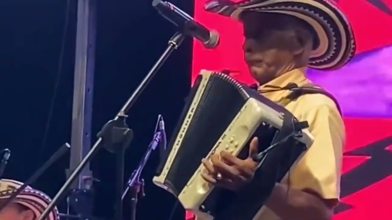 Rosa y Mayo - Marcial Torres. Autor: Andrés Landero 