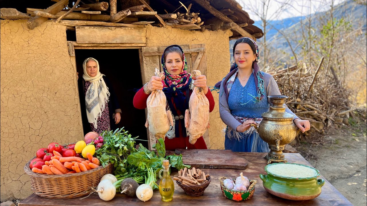 Приготовление утки Бирияни внутри фаршированного плова на кухне в деревенском стиле