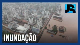 Nível do Guaíba alcança marca recorde e água invade Porto Alegre (RS); imagens são impressionantes