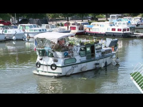 Sur ma route à Digoin : ils construisent des bateaux de tourisme