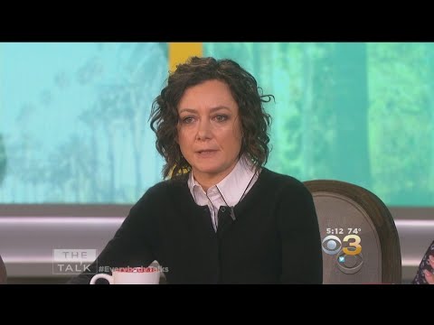 &rsquo;The Talk&rsquo; 진행자 Sara Gilbert, Rosanne Barr의 인종차별적 트위터 발언 논란에 반응