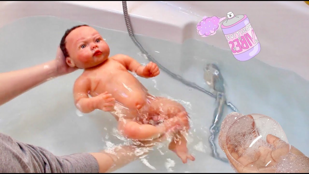 Распаковка силиконового реборна. Можно ли мыть реборна. Купание реборна. Уход за куклолой реборн. Реборн девочка без волос.