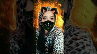 bir Kadın Seni Seviyors...