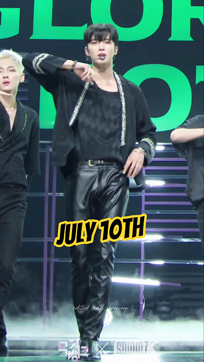 Shiny legs! 🤗🤗 Throwback 200710 and 210710. #ROWOON #로운 #김석우 #ロウン