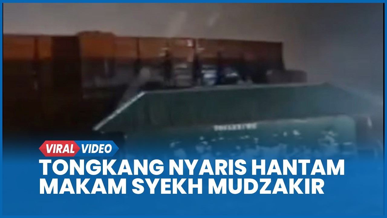 Kapal Tongkang Hanyut Nyaris Hantam Makam Syekh Mudzakir dan Rumah Warga di Demak