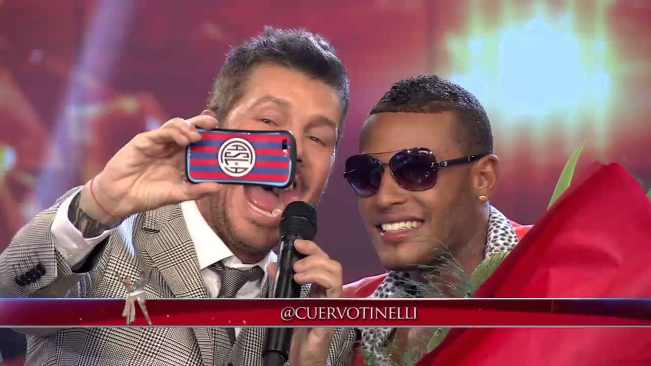 Showmatch 2014 - Peluche entró borracho y Vicky Xipolitakis tiene otro pretendiente