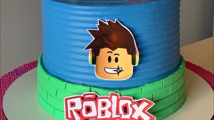 Bolo 2 andares tema Roblox com glitter . 