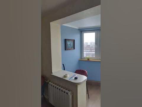 декор рейками в зоне выхода на балкон. на стене тонкая рейка, на ...