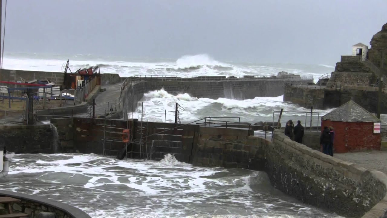 Portreath wave watch 11:30 am 8/2/14. Beachside B&B