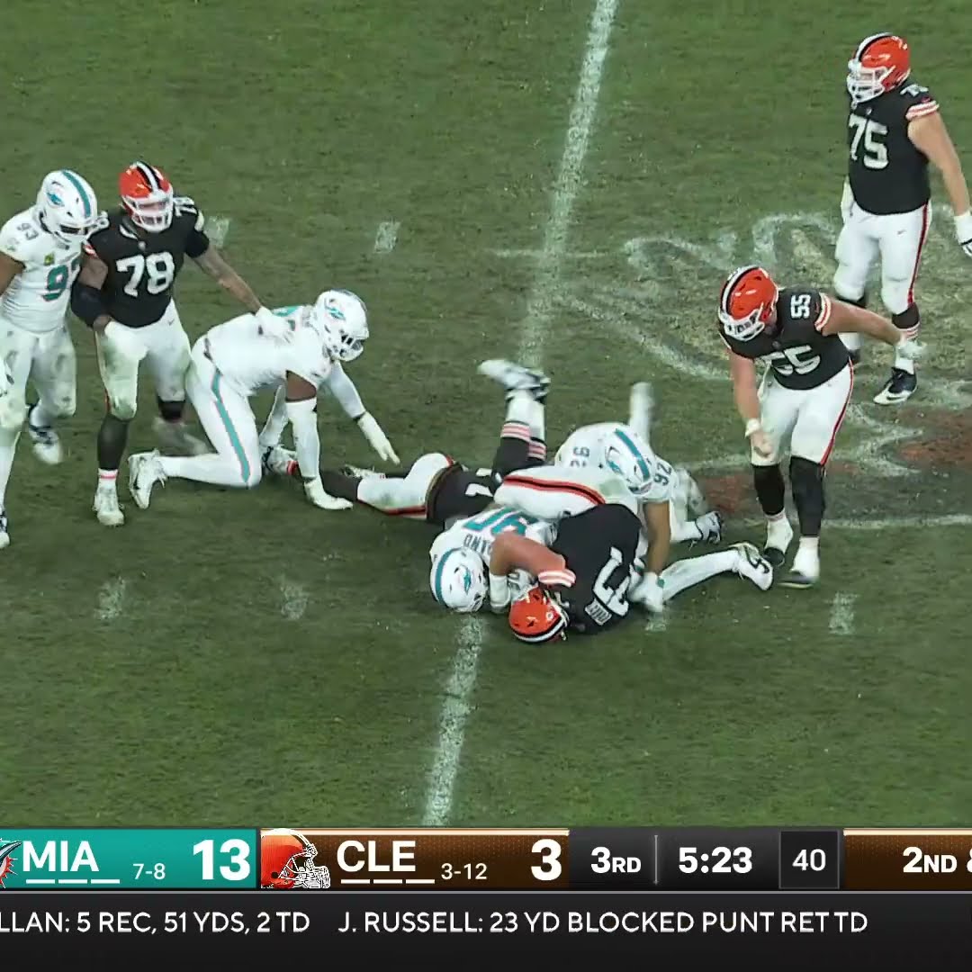 DaShawn Hand with a Fumble Recovery vs. Cleveland Browns