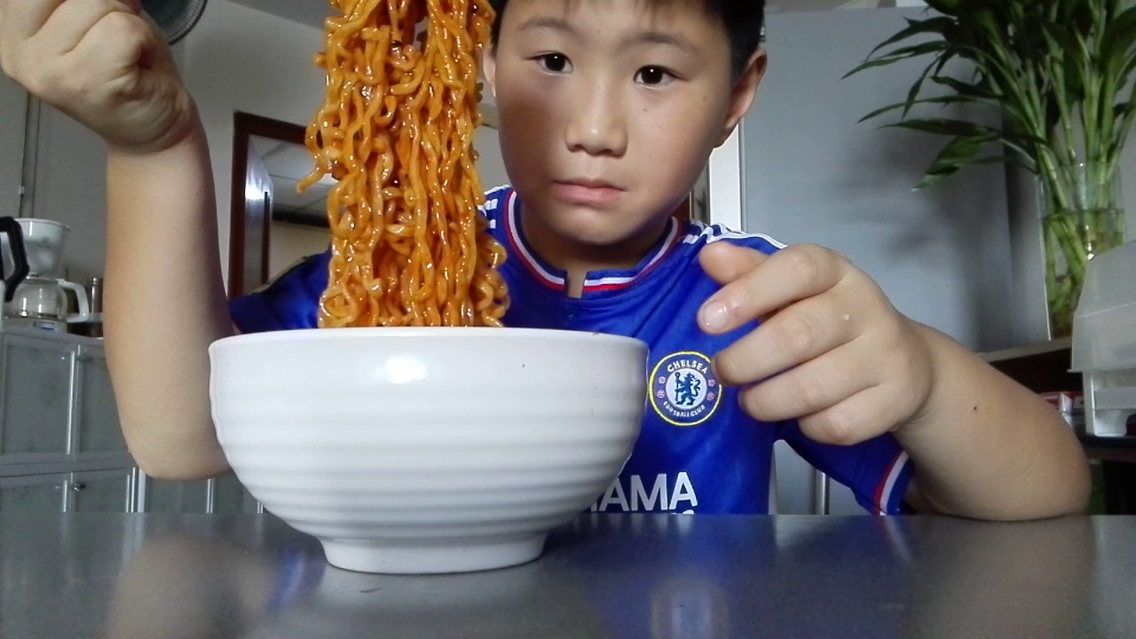 Image result for รูปเด็กกินมาม่า