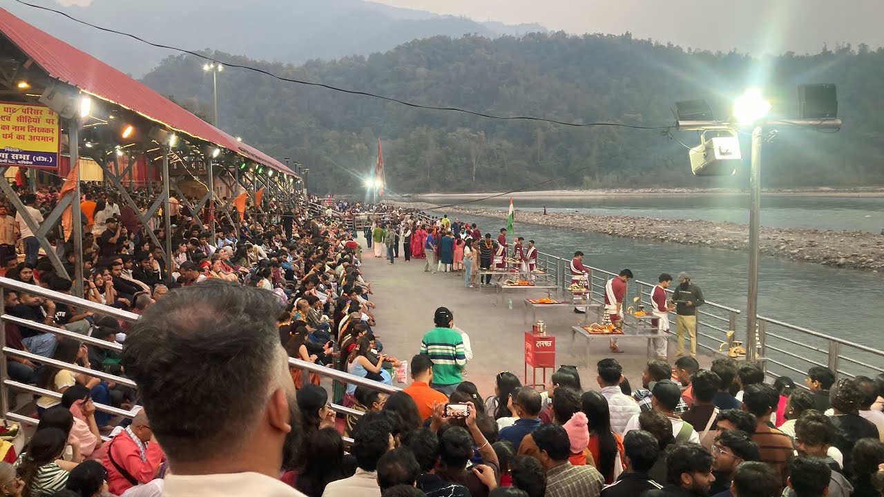 #ऋषिकेश त्रिवेणी घाट गंगा आरती 6:00 म।rishikesh  tirveni ghat ganga aarti 6:00pm
