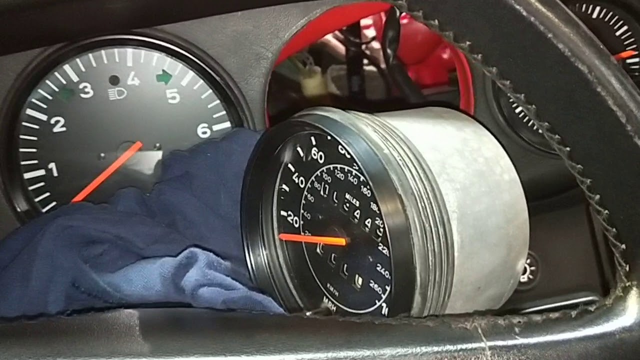 Porsche Air cooled 911 3.2/SC Carrera - how to remove cluster light globes