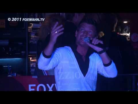 Frank Rebell Über Uns Scheinen Zwei Monde