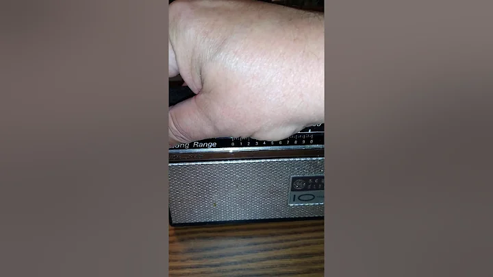 G.E. P1811B Long Range 10 Transistor A.M. Radio