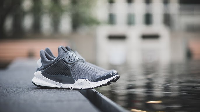 NIKE SOCK DART SE PREMIUM 859553-400 - YouTube