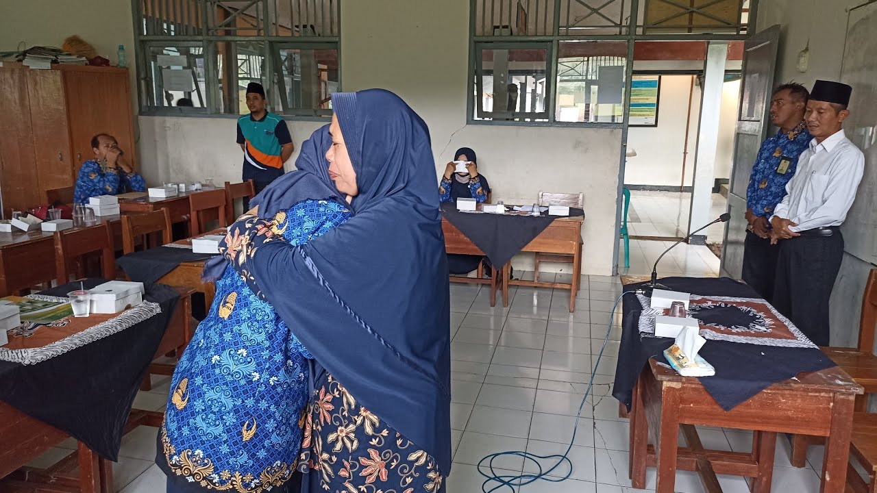Sangat mengharukan II Perpisahan Guru MIN 2 Banyumas