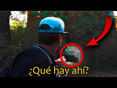 ALGO me PERSIGUE en el BOSQUE y un PUEBLO ABANDONADO (estoy SOLO)