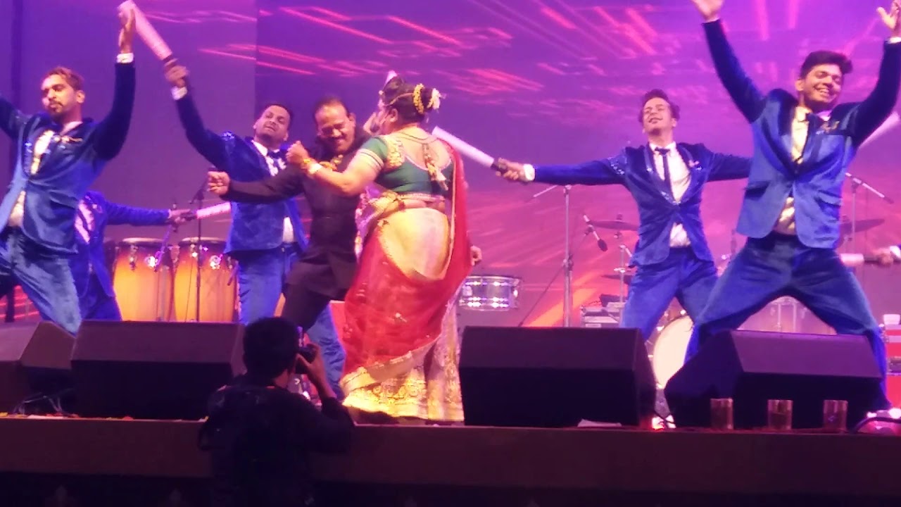 Mayur n manish wedding function..a diamond performance by mom nd dad